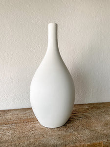 Clara Vase in White by SHOP JITANA